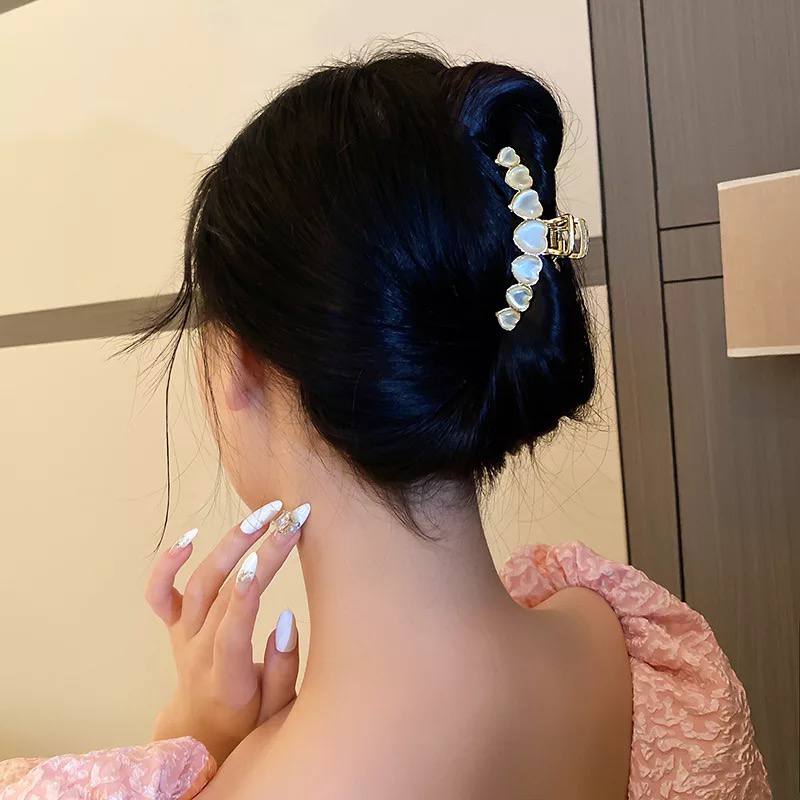 ក្រចាប់ម៉ូដបេះដូង